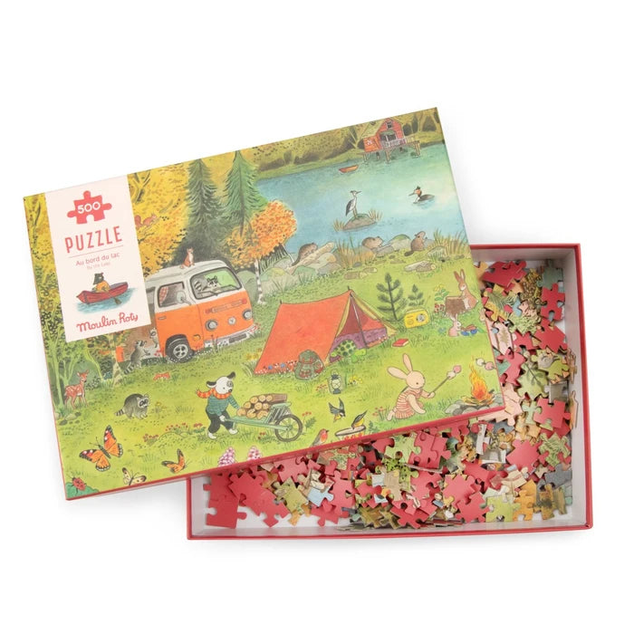 Offene Puzzle Schachtel in der die Puzzle Teile zu sehen sind