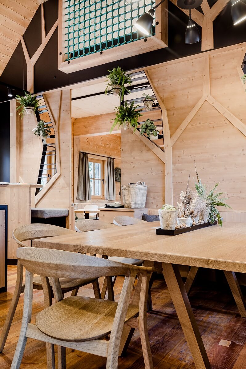 Restaurant im Waldpark von innen