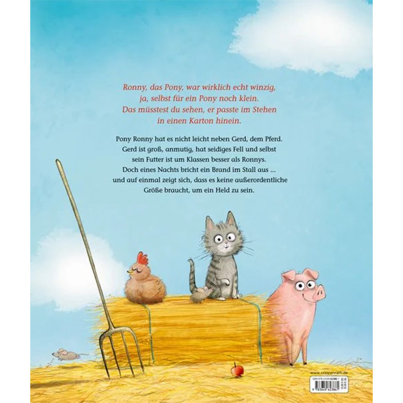 Auf dem Bild ist die Rückseite eines Kinderbuchs zu sehen. In der Illustration sitzen eine Henne, eine graue Katze und ein rosa Schwein auf einem Strohballen, daneben steht eine Heugabel. Unten links schaut eine kleine Maus hervor, oben ist blauer Himmel mit Wolken. In der Mitte steht der Klappentext über Ronny, das Pony, und Gerd, das Pferd, sowie deren Geschichte.