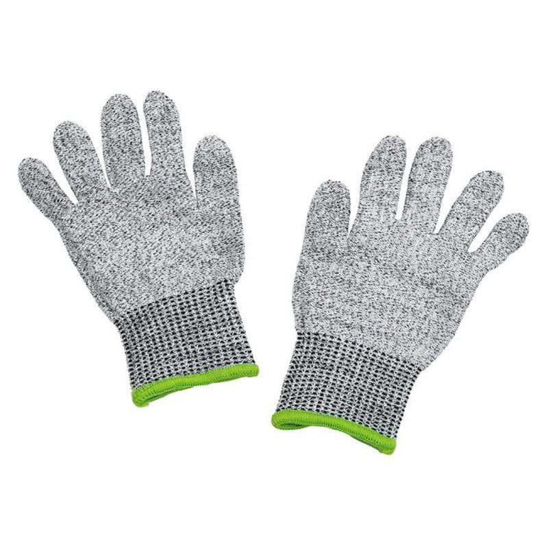 Ein Paar graue Schnittschutzhandschuhe mit grüner Umrandung liegt nebeneinander.