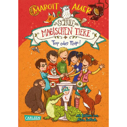 Buchcover: Titel „Die Schule der magischen Tiere – Top oder Flop!“ – zeigt Kinder und ihre magischen Tiere fröhlich um einen roten Buzzer versammelt, darunter ein Krokodil, ein Fuchs und ein Affe.