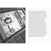 Schwarz-weiß-Illustration einer jungen Lea, die nachdenklich auf dem Bett liegt, während neben ihr Bücher und ein Fernglas liegen. Der Text schildert ihre Faszination für Himmelserscheinungen und ihre Träume, den Meteor zu finden.