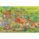 Innenseiten – Spielplatz im Wildpark. Kinder spielen auf Rutsche, Schaukeln und Wasserspielplatz. Ponys, Ziegen und Lamas stehen auf der Weide, während Familien picknicken.