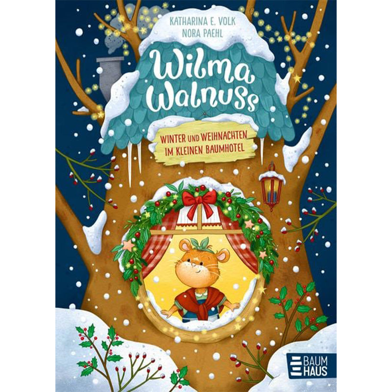 Buchcover „Wilma Walnuss – Winter und Weihnachten im kleinen Baumhotel“ mit winterlichem Baumhaus und Wilma im Fenster.