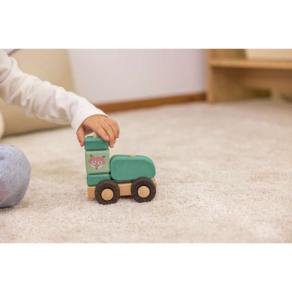 Kork Traktor zum spielen in grün