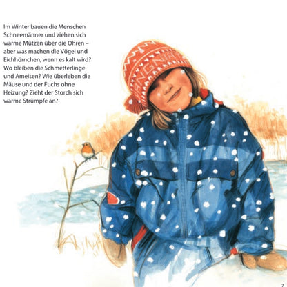 Buchseite: Ein Kind in blauer Winterjacke und roter Mütze steht im Schnee, hinter ihm sitzt ein Rotkehlchen auf einem Ast.