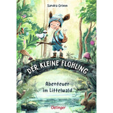 Buchcover „Der kleine Flohling – Abenteuer im Littelwald“ zeigt ein Waldkind mit Tierohren, das auf einer Moosbrücke im Wald steht, umgeben von Pflanzen, Pilzen und einem Vogel.