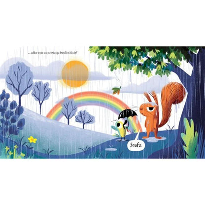 Buchseite  – Eichhörnchen und Vogel stehen im Regen vor einem Regenbogen und der Sonne unter einem Baum.