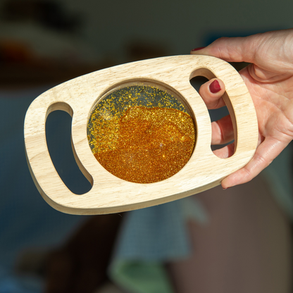 Licht leuchtet auf goldene Easy Hold Glitzertafel