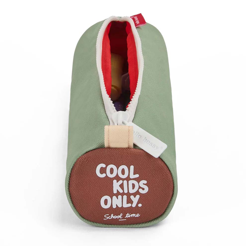 Geöffnete Federmappe in der Farbe Mini Pistache in Vorderansicht