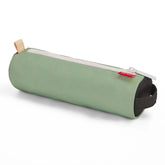 Geschlossene Federmappe in der Farbe Mini Pistache mit weißen Reissverschluss