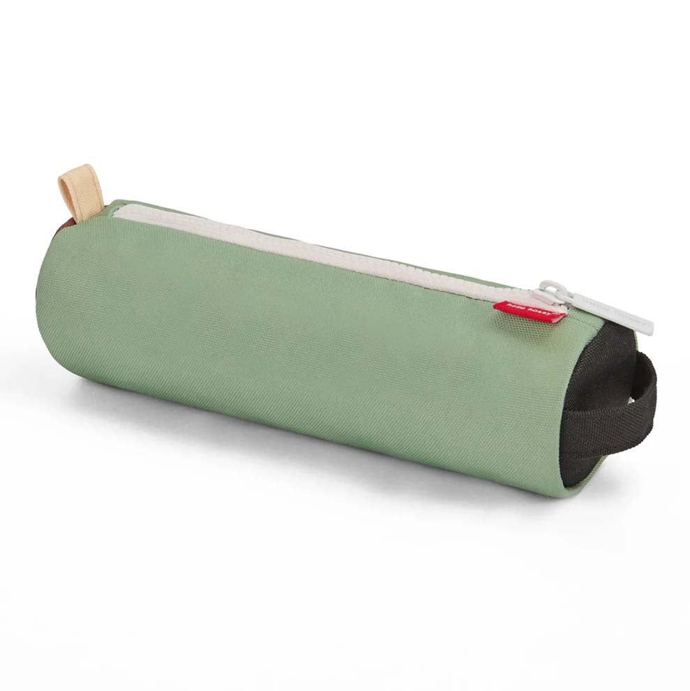 Geschlossene Federmappe in der Farbe Mini Pistache mit weißen Reissverschluss