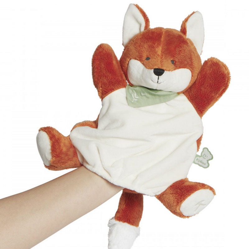 Orangefarbenes Fuchs-Kuscheltuch als Handpuppe auf einer Hand gezeigt