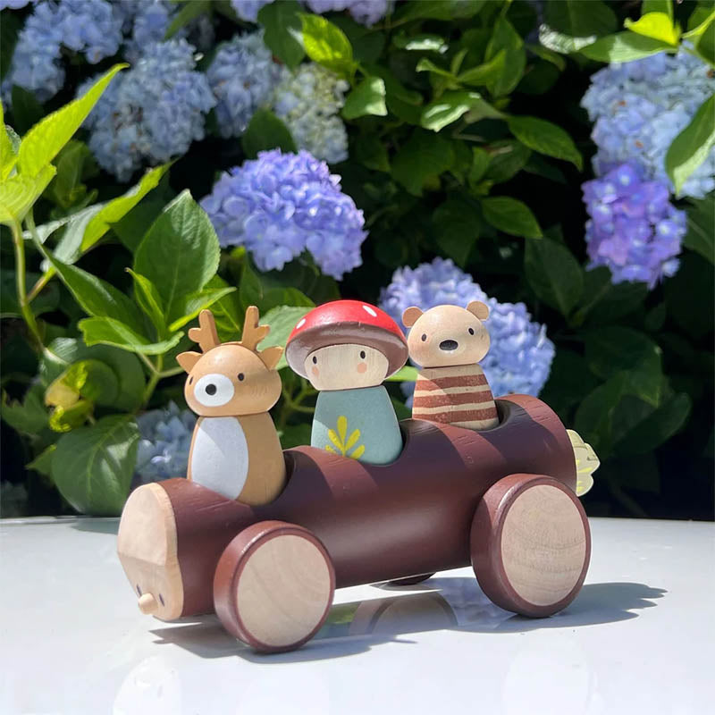 Holz-Taxi mit Waldfiguren