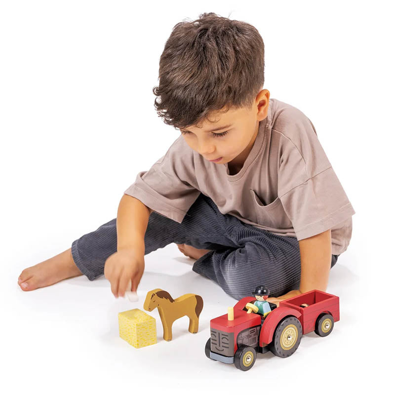 Holztraktor mit Anhänger
