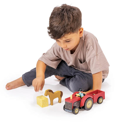 Holztraktor mit Anhänger