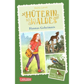 Buchcover „Hüterin des Waldes – Hannas Geheimnis“ – Illustration eines Mädchens mit Tieren im Wald, grüner Rahmen.