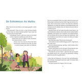Buchseite – Kapitelbeginn „Die Geheimnisse des Waldes“, Textseite mit Illustration von Kindern beim Spaziergang im Wald.
