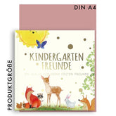 Produktbild des Freundebuchs „Kindergartenfreunde“ im Größenvergleich mit DIN-A4-Blatt.
