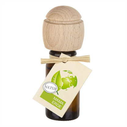 Holzduftflasche mit Holzdeckel und Etikett ‚Mama Erde‘.