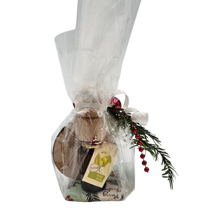 Geschenkset mit Holzduftflasche ‚Mama Erde‘ und Holzanhänger, in Zellophan mit Weihnachtsdeko.
