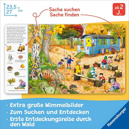 Buchseite – Wimmelbuchseite mit Kita-Waldwagen und spielenden Kindern im Wald im Herbst.