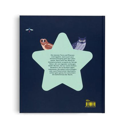 Buchrückseite, dunkelblau mit Sternform und Eulenillustration, kurzer Klappentext.