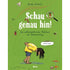 Buchcover „Schau genau hin!“. Grünes Cover mit einem Kind, das sich neugierig nach vorne beugt, um etwas am Boden zu beobachten, umgeben von Insekten und einer Lupe.