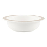 Seitenansicht einer beigen Müslischüssel um die Höhe abschätzen zu können