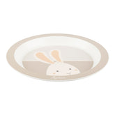 Seitenansicht eines Kindertellers mit Hasenkopf