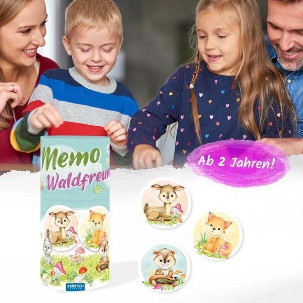 Kinder und Eltern spielen das Memo Spiel Waldfreunde