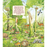 Doppelseite mit Waldlandschaft und vielen Tieren in Bäumen und Wiese.