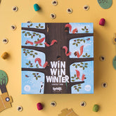 Spielschachtel „Win Win Winter“ mit Baum-Illustration voller roter Eichhörnchen.