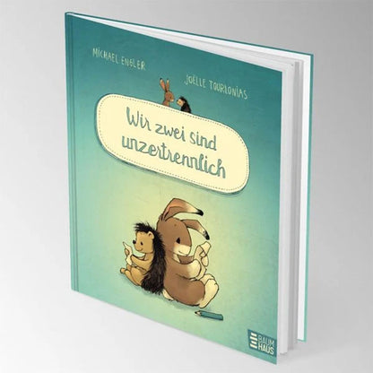 Aufgestelltes Buch Wir zwei sind unzertrennlich mit Titelbild von Hase und Igel.